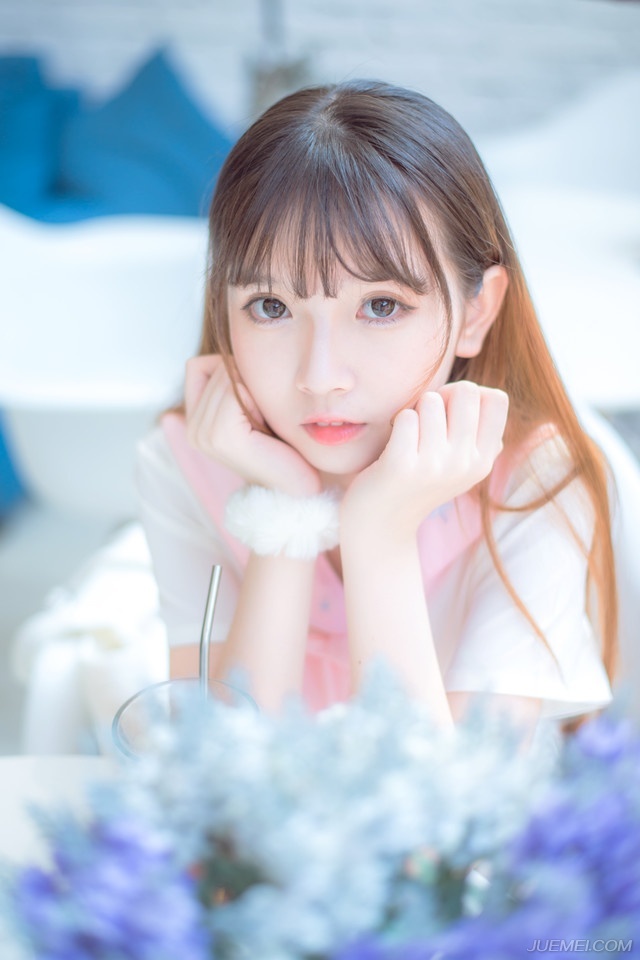 没有一宗友情是地久天长的。人们在你的生活里来去如流，有时，友情的过程是短暂的，有限的。